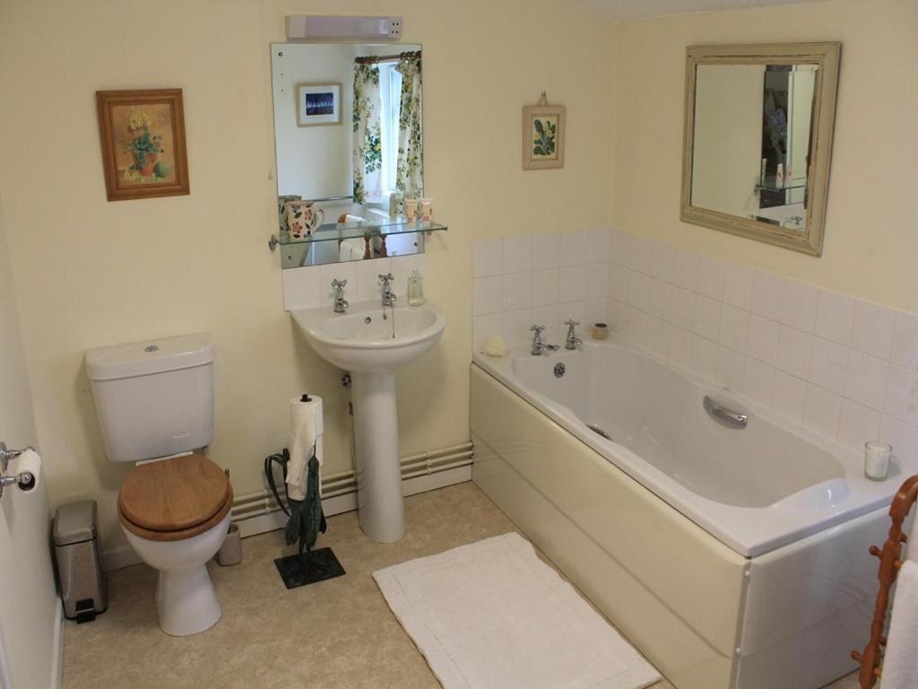 Kennett Church Farmhouse B & B الغرفة الصورة